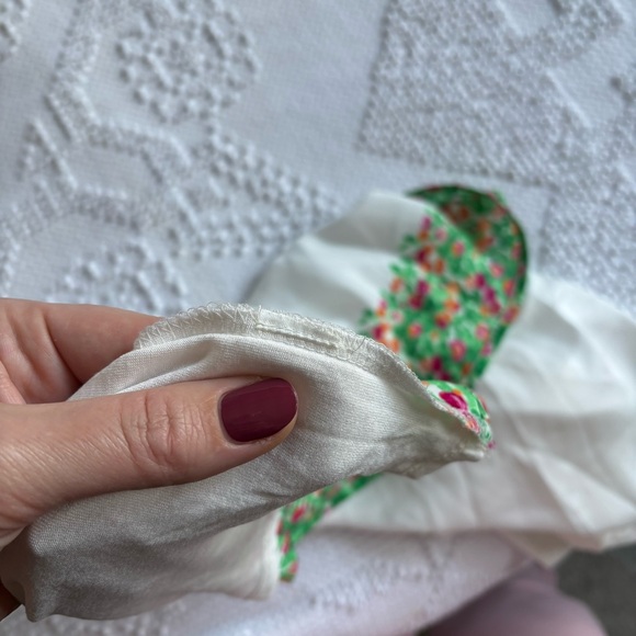 Charming Charlie womens size Large white satin cap sleeve blouse with floral hem - Picture 5 of 8